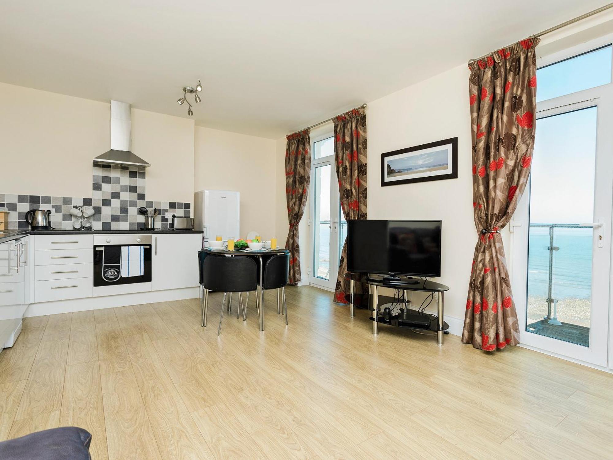 Sunny Beach Apartments Shanklin Εξωτερικό φωτογραφία