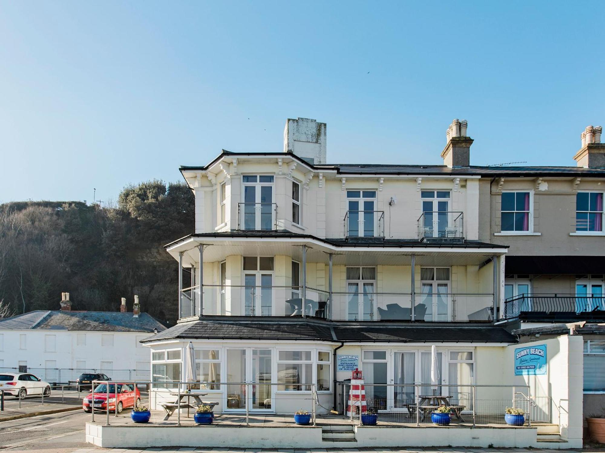 Sunny Beach Apartments Shanklin Εξωτερικό φωτογραφία